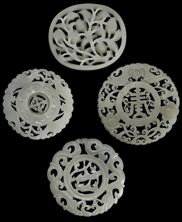 AMULETTER, 4 st, nefrit. Kina 1900-tal.