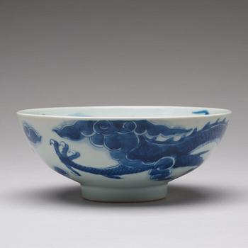 A blue and white bowl, Qing dynasty, 18th Century.