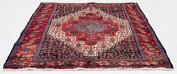 A Senneh rug, a. 159 x 117 cm.