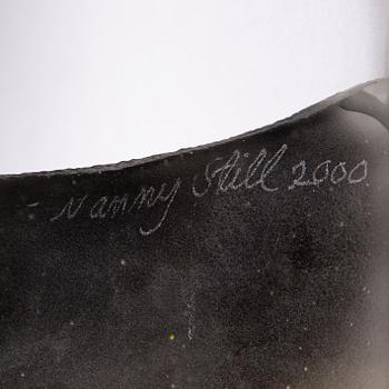 NANNY STILL, veistos, "Symbol of Belgium", signeerattu Nanny Still. Studioglass Koen Vanderstukken Niel. Belgia 2000.