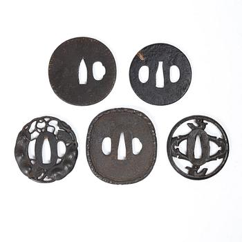 Tsuba, 5 st, Shinto/Shinshinto, varav två Meiji.