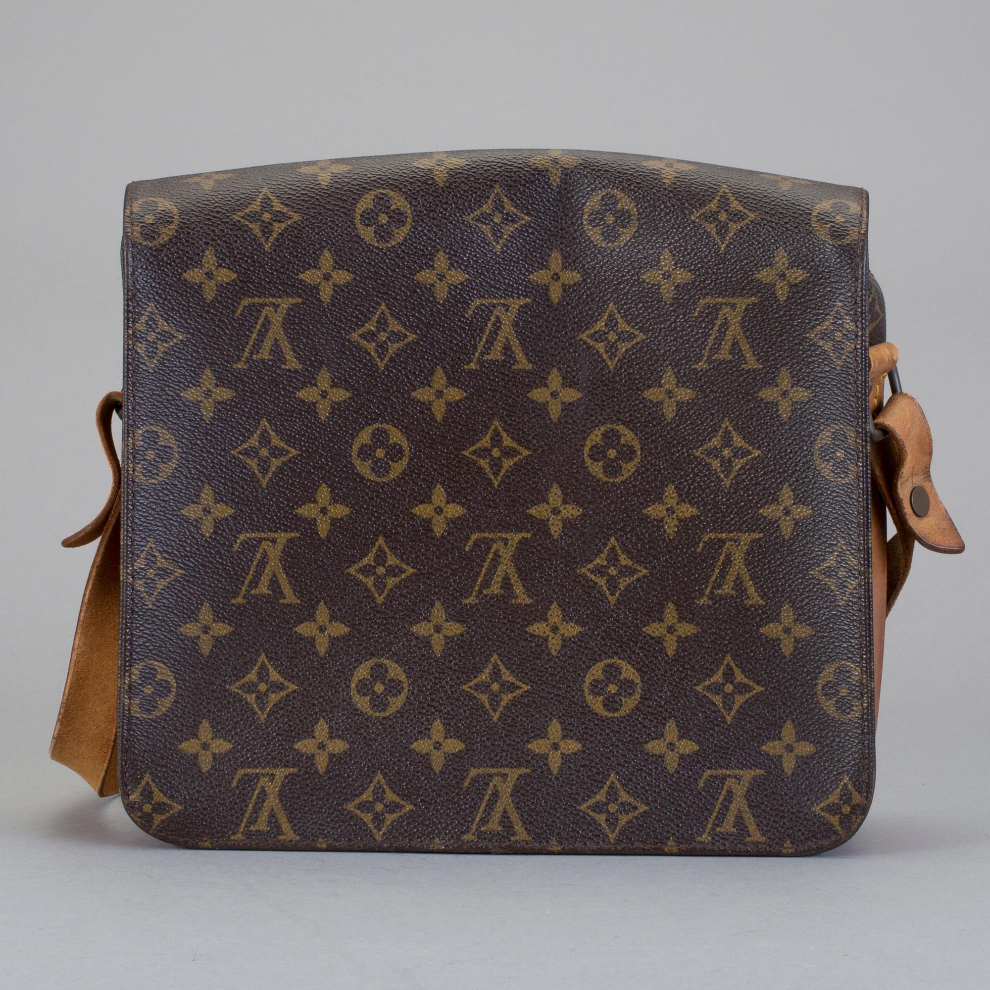 VÄSKA, "Cartouchiere", Louis Vuitton.