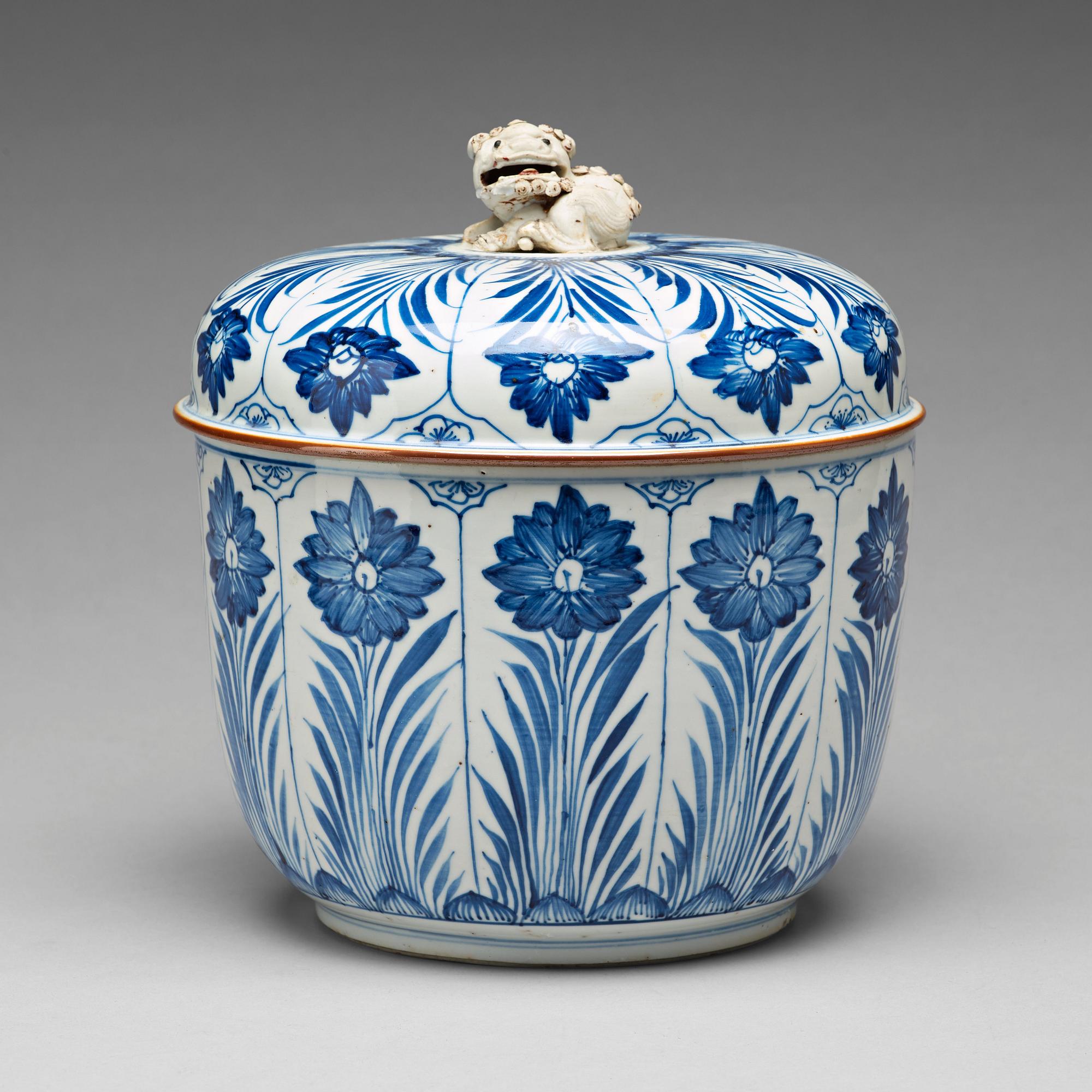 SKÅL med LOCK, porslin. Qingdynastin, Kangxi (1662-1722).
