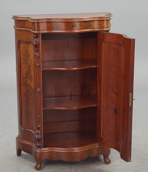 SKÅP, senempire/nyrokoko. 1800-talets mitt.