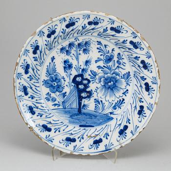 A chinoiserie faience dish, Northern Europa, 18th Century.