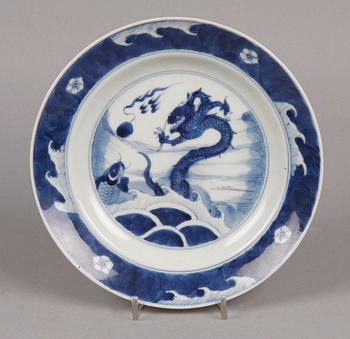 TALLRIK, porslin. Kina, 1700-tal.