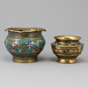 URNOR/YTTERFODER, 2 st, cloissonné, Japan, 1900-tal.