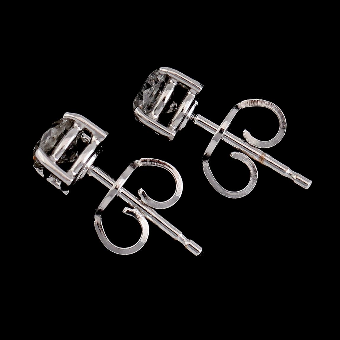 ÖRHÄNGEN, 1 par, 18K vitguld, briljantslipade diamanter tot ca 0.72 ct.