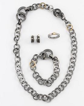 Armband, collier, ett par örhängen samt ring, Pia Rauff, silver med små diamanter.