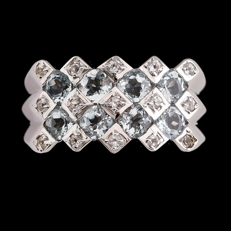 RING, sterlingsilver, akvamariner tot ca 2.50 ct, vita safirer tot ca 0.30 ct.