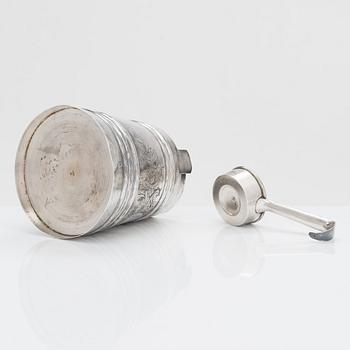 A vodka silver bucket with ladle, maker's mark of Ilya Prokopovich Prokofiev, Moscow 1899-1908.