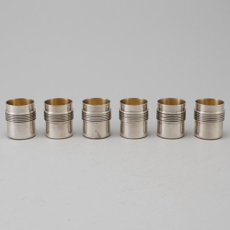 A SET OF 6 STERLING SILVER CUPS BY BORGILA STOCKHOLM 1962. Weight 433 g.