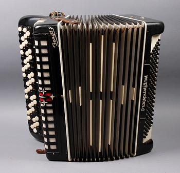 DRAGSPEL, märkt Bengts dragspelstjänst.