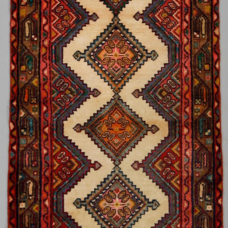 MATTA, Hamadan, ca 370 x 84 cm.