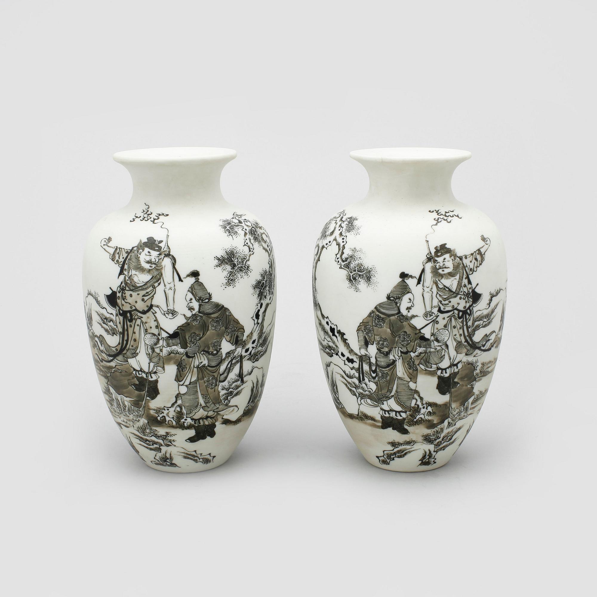 VASER, ett par, porslin, Kina, 1900/2000-tal.