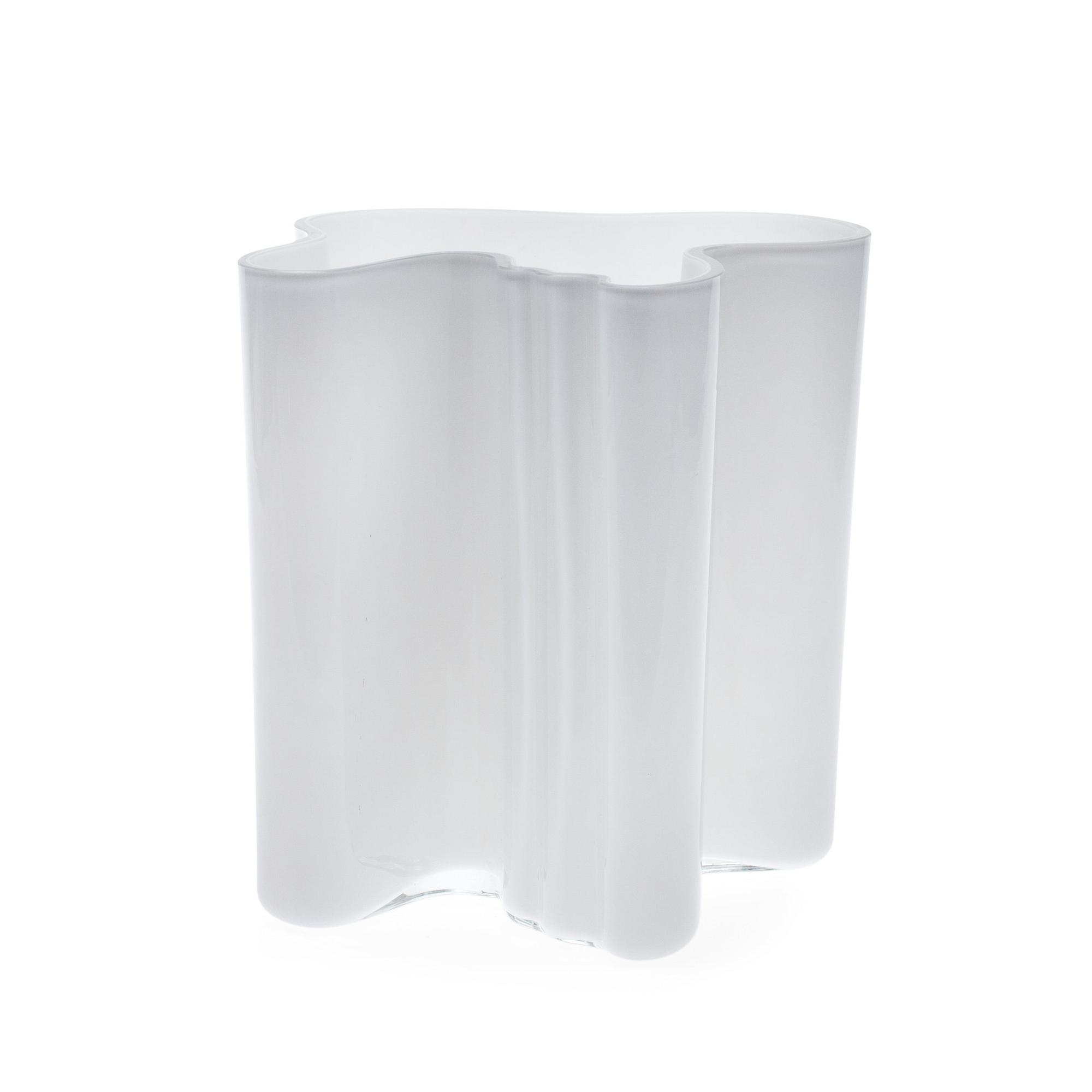 Alvar Aalto, ALVAR AALTO, A VASE.