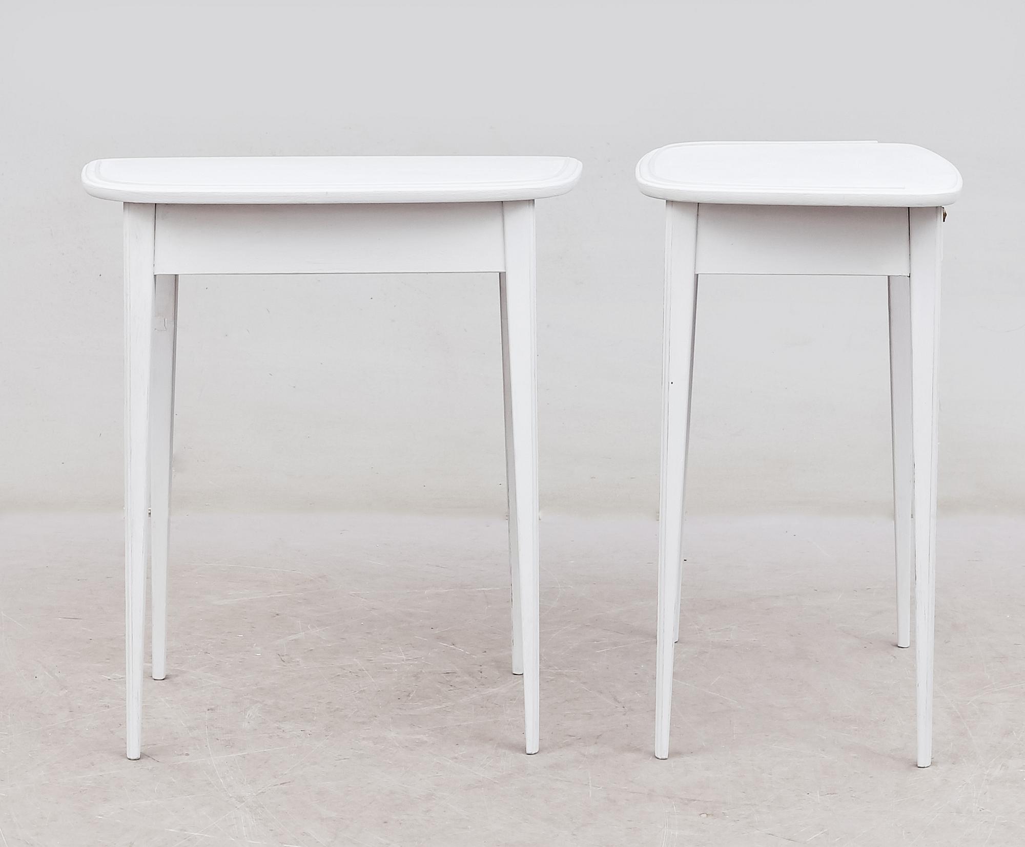 SÄNGBORD, 1 par, 1900-talets mitt.