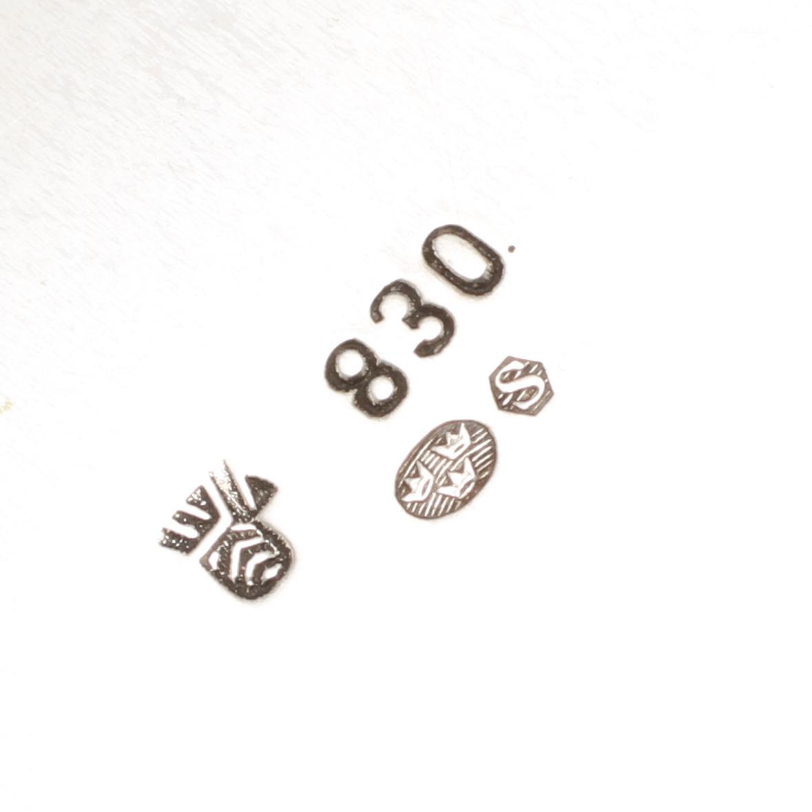 KAFFESERVIS, 3 delar, rokokostil, omkring 1900-talets mitt. Vikt 1 570 g.