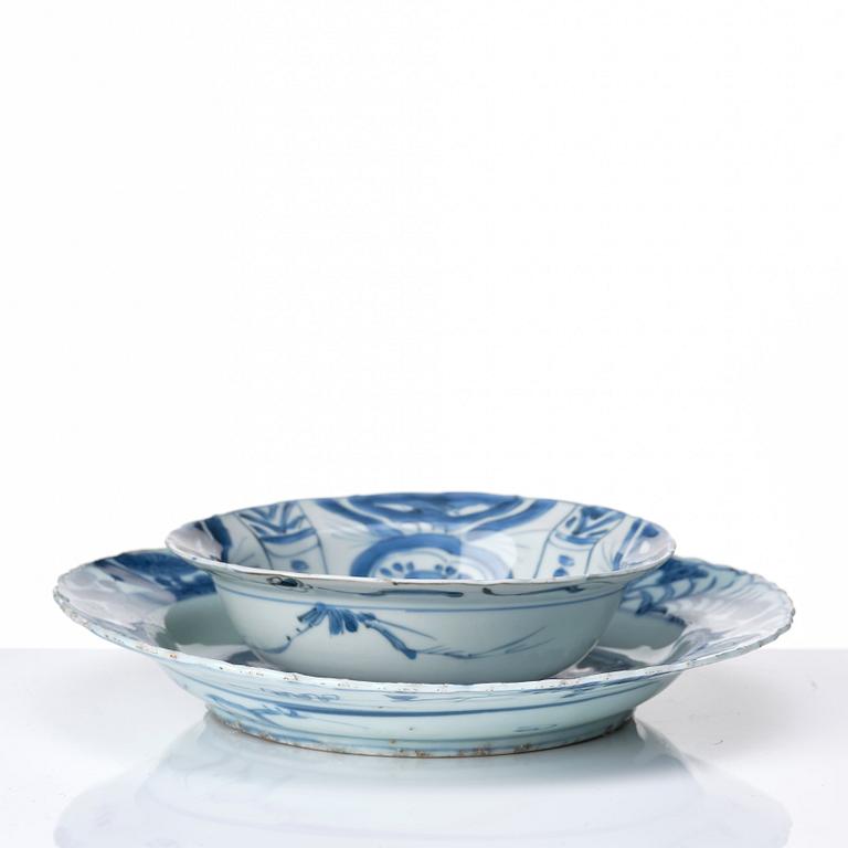 A set of two blue and white kraak dishes, Ming dynasty, Wanli (1572-1620).