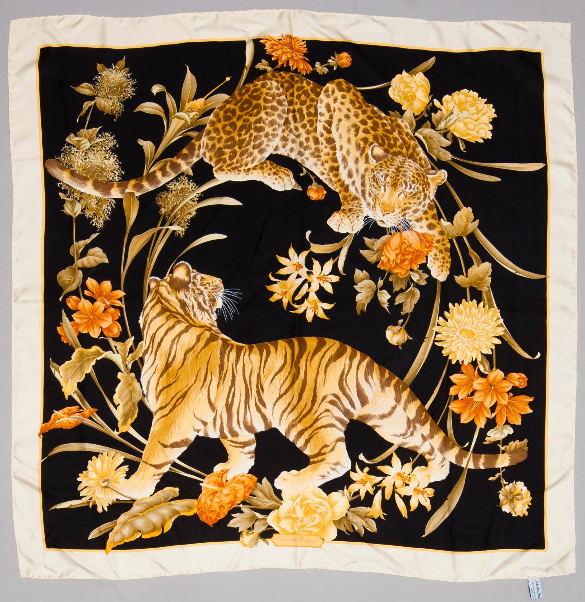 SCARF, Salvatore Ferragamo.