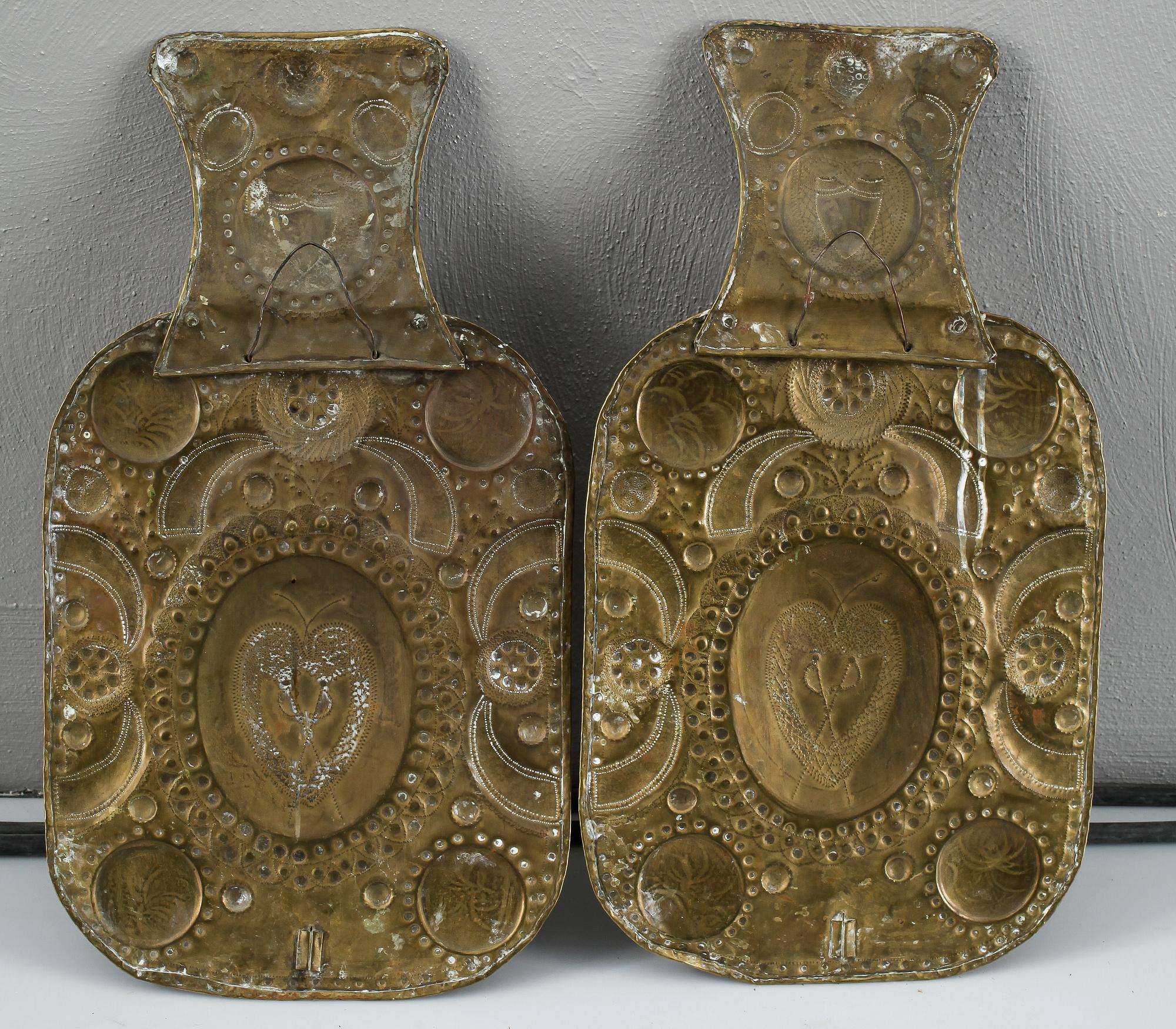 LJUSPLÅTAR, ett par, mässing, barockstil, omkring 1900.