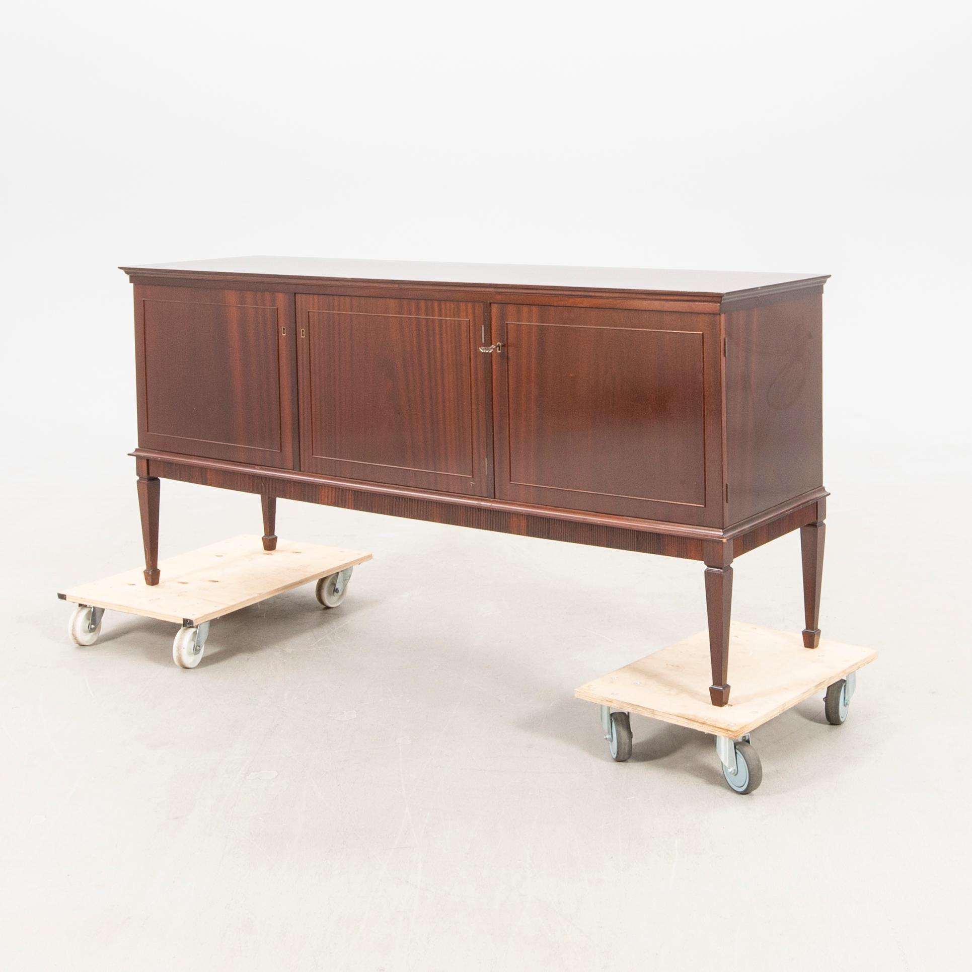 Sideboard 1900-talets andra hälft.