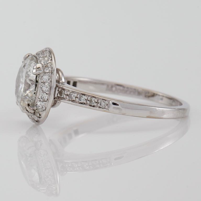 RING, 18K vitguld och diamanter tot ca 1.55 ct.