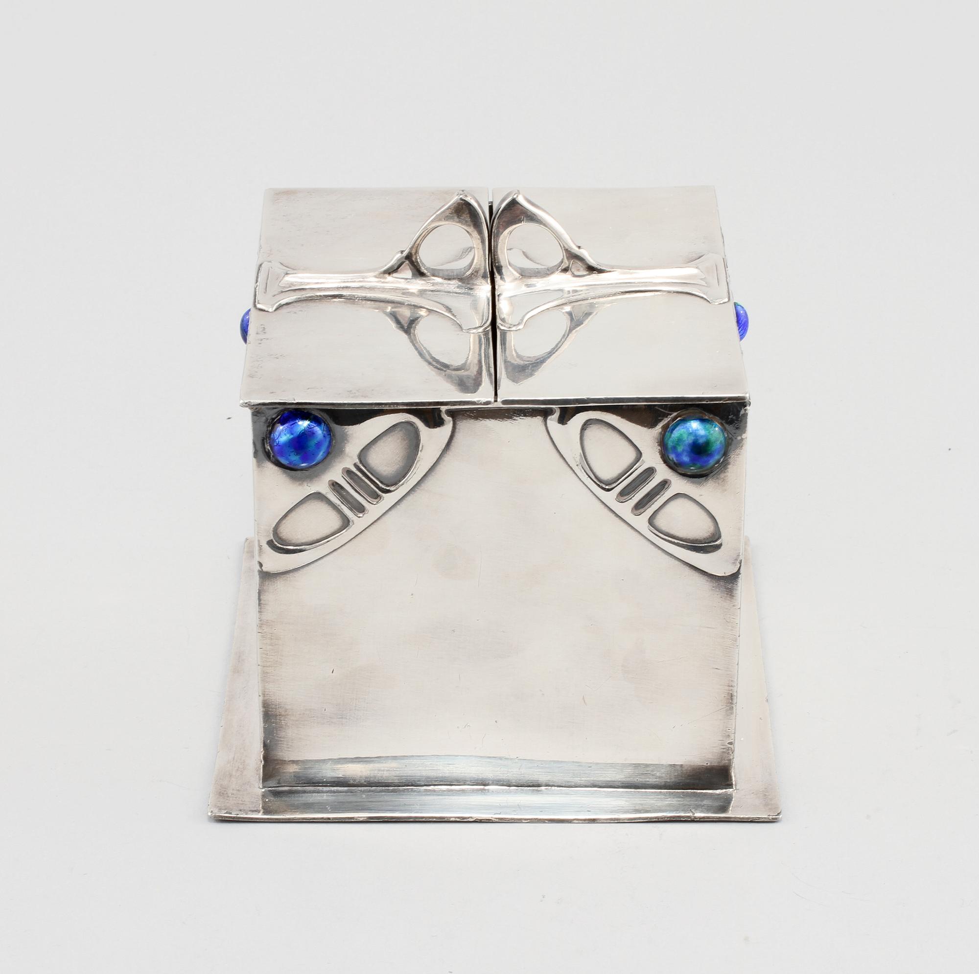 SKRIN, försilvrat tenn, Bitter & Gobbers, Metallwaren Fabrik (B&G Imperial), Krefeld, Tyskland, jugend, omkring 1900.