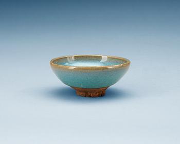 1228. SKÅL, keramik. Yuan dynastin.