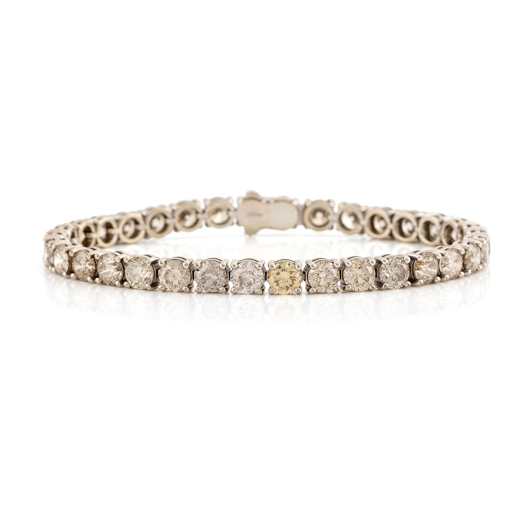 Armband 14K vitguld med runda briljantslipade diamanter.