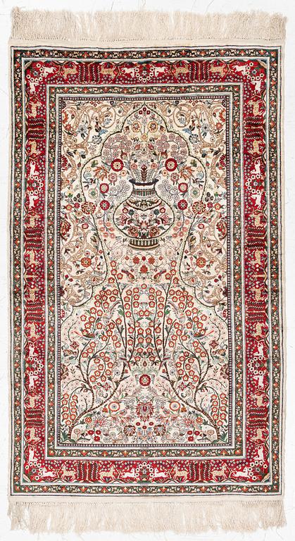 Rug, Hereke design, silk, approx. 153 x 93 cm.