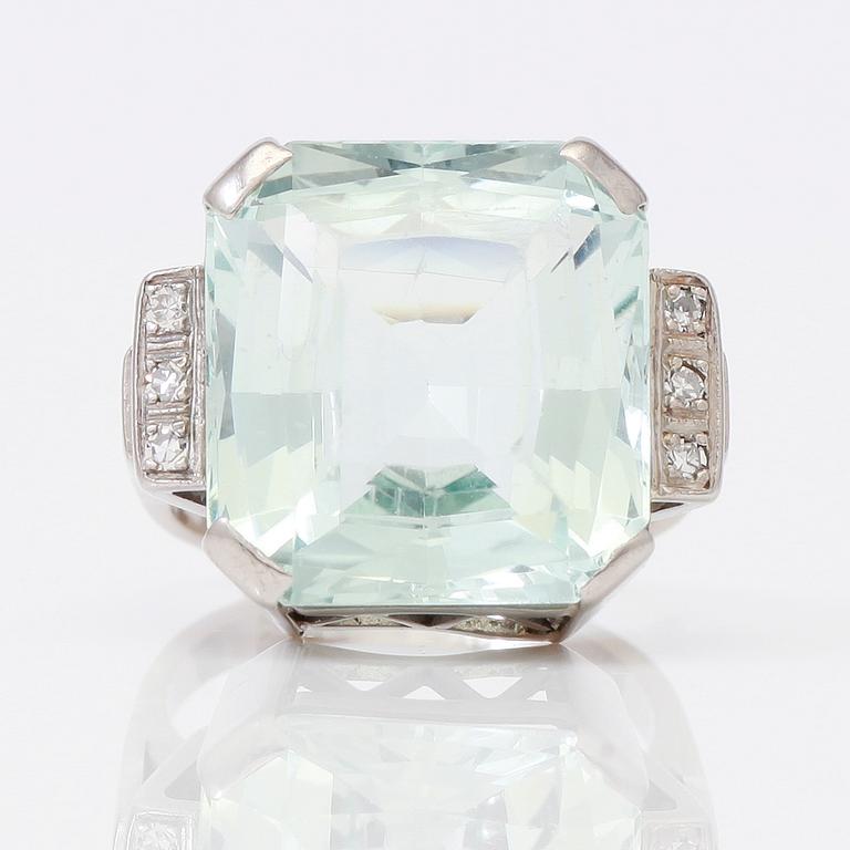 RING, akvamarin samt 6 diamanter.