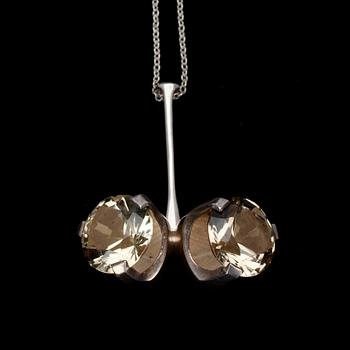 HÄNGE, silver samt bergkristaller, Matti Hyvärinen, Åbo 1974.