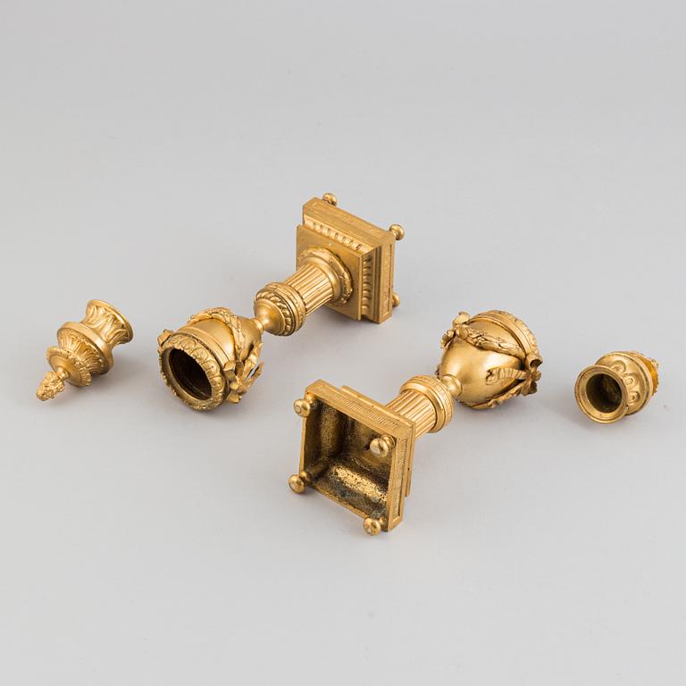 A pair of Empire style bronze cassolettes, 19/20th Century.