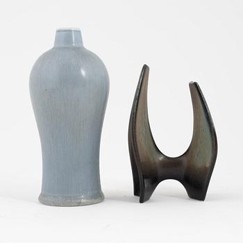 Gunnar Nylund, vas, skålfat samt skål och Bertil Lundgren, skulptur, stengods, Rörstrand.