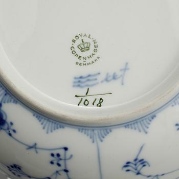 SERVISDELAR, 26 delar, porslin, "Musselmalet", Royal Copenhagen, 1900-talets andra hälft.
