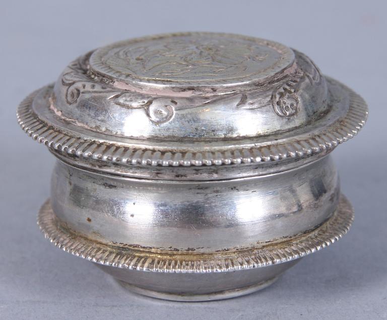 KYRKDOSA, silver, Carl Tengstedt, Göteborg. Otydlig årsstämpel, 1846? 25 gram.