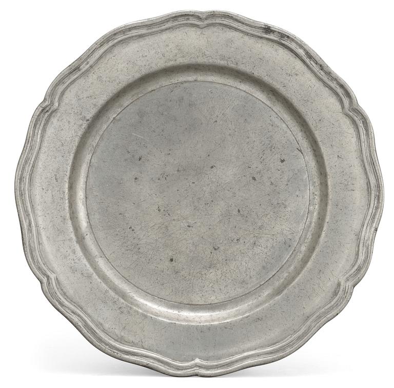 TALLRIK, av Gudmund Östling, mästare i Vimmerby 1762-90. (1773?). Rokoko.