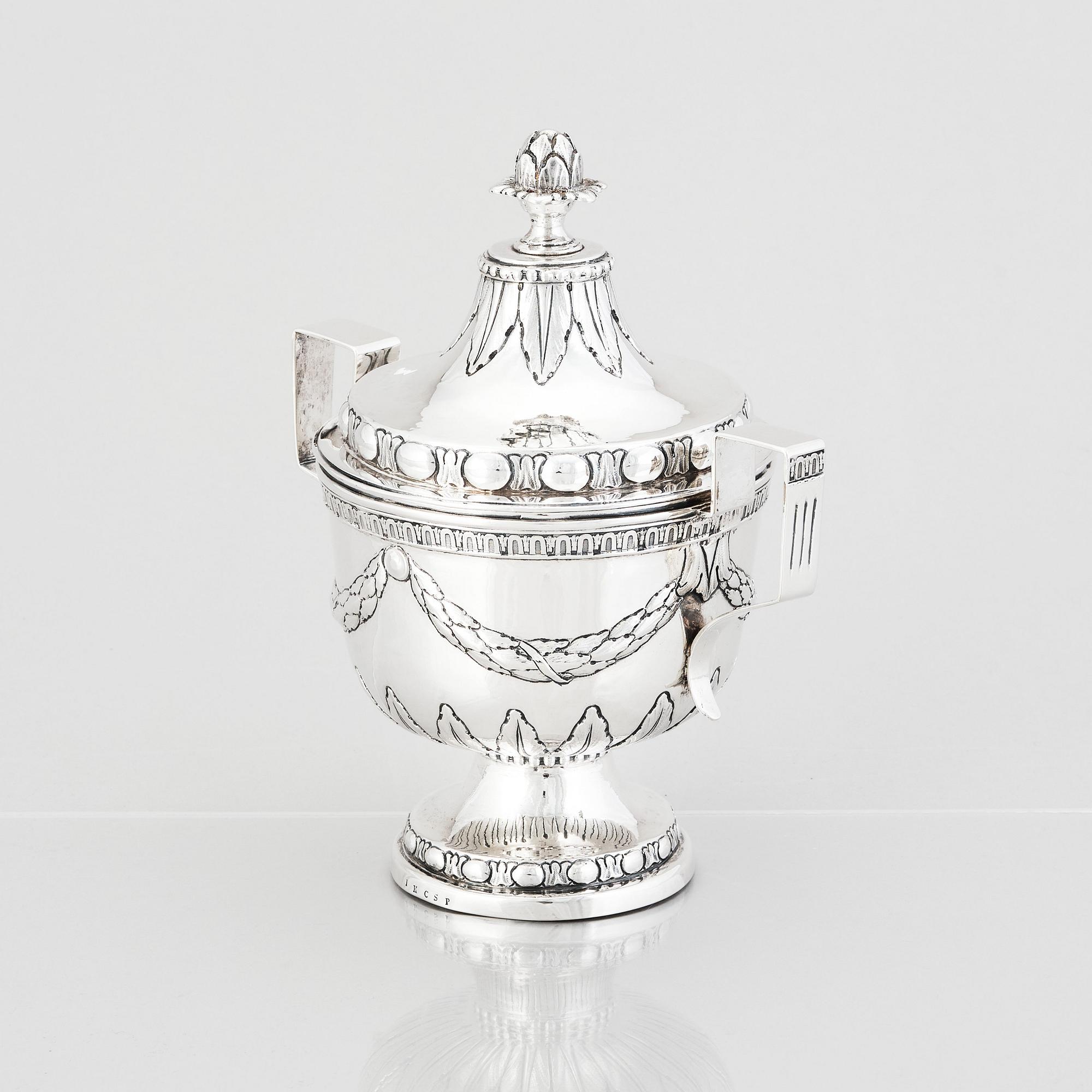 Lars Boye, sockerskål med lock, silver, Stockholm 1780. Gustaviansk.
