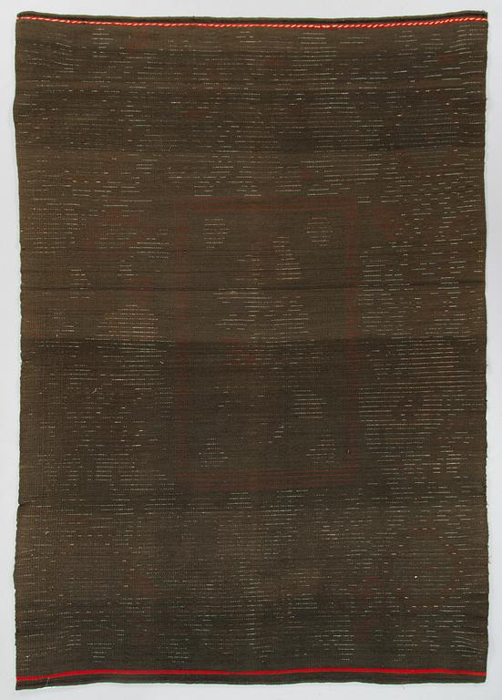 A Finnish folkart long pile ryijy-rug, turn of the 19th/20th Century. Circa 190 x 135 cm.
