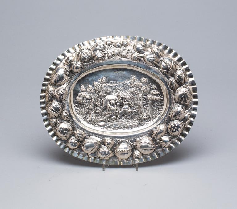 PRESENTERFAT, silver, barockstil 1800-tal. Ca 340gr.