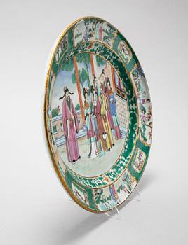 A pair of chinese porcelian plates from the late 19th century.