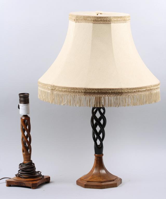 BORDSARMATURER, 2 st, trä, 1920-tal.