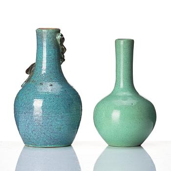 Two small vases, Qing dynasty, 18th/19th century.