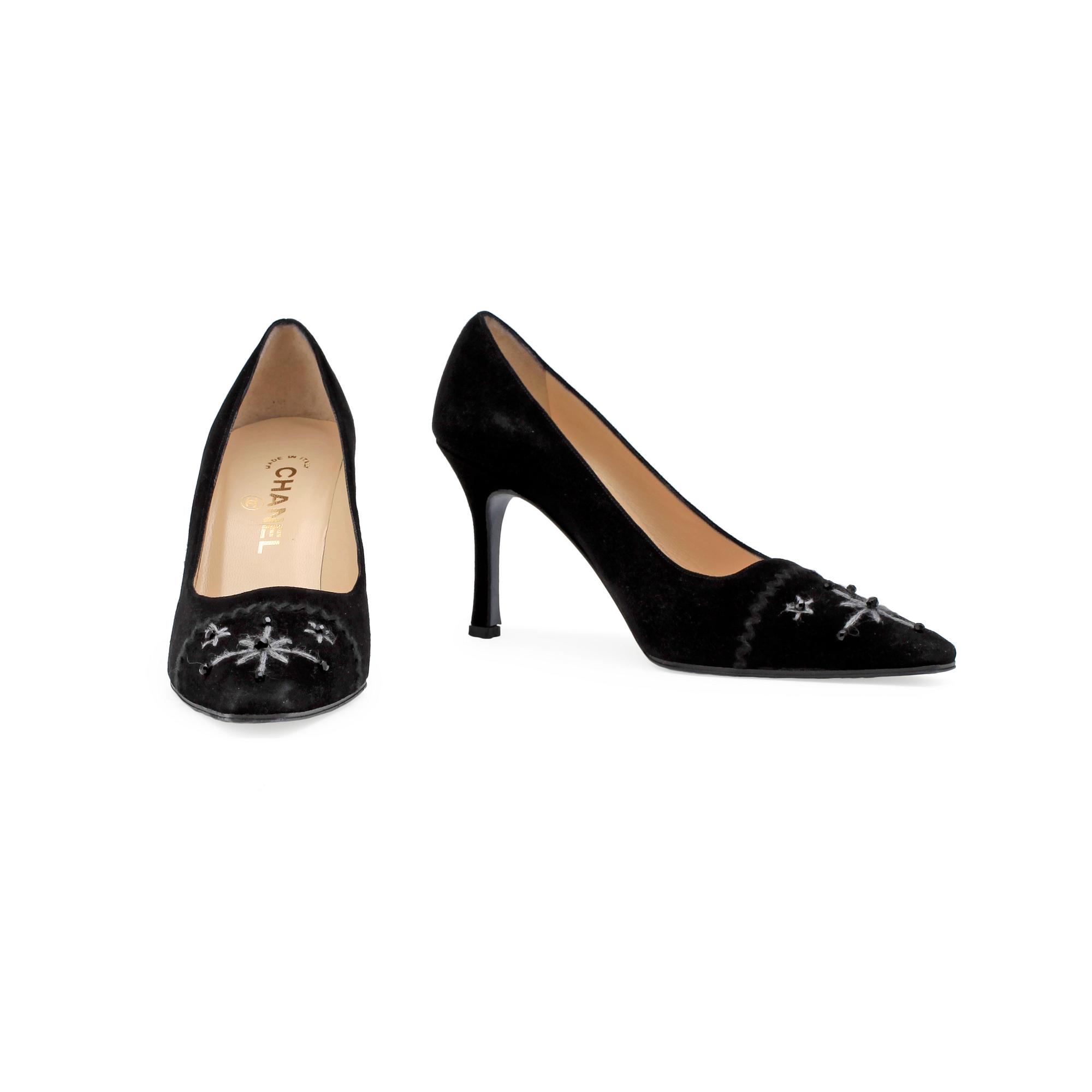 CHANEL, a pair of black lady's shoes.