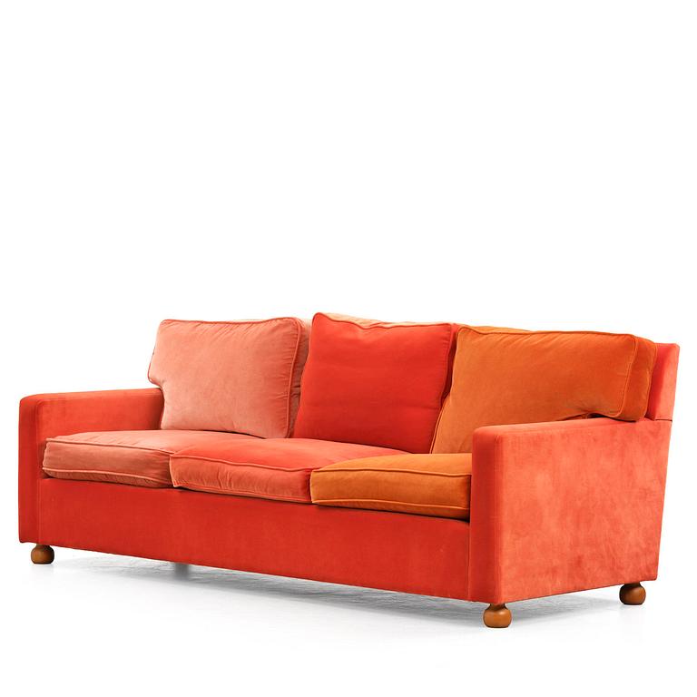 Josef Frank, a three-seated sofa, model 3031, Firma Svenskt Tenn, 2000s.