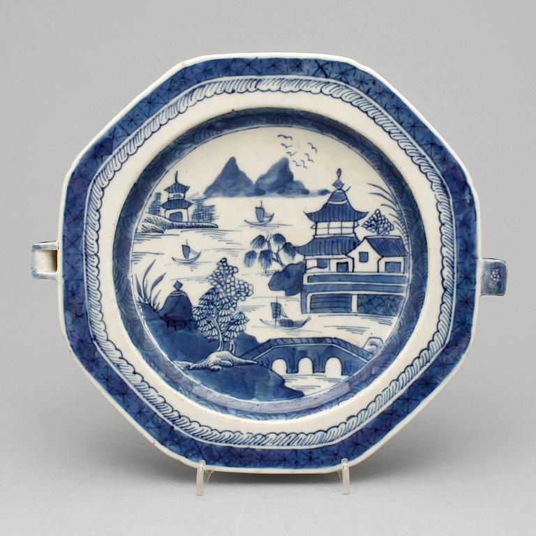 VÄRMEFAT, porslin, Kina, Qianlong, 1736-1795.