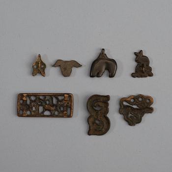 SPÄNNEN och HÄNGEN, sju delar, brons. Ordo, Krigande staterna (481-221 f.Kr).