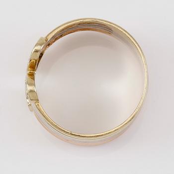 RING, 18K trefärgat guld samt mindre diamanter.
