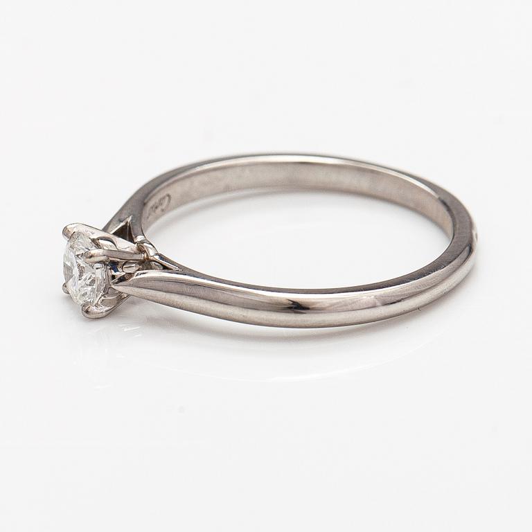 Cartier, A platinum ring with a ca. 0.27 ct diamond according to certificate. Marked Cartier, 51, 62039B.